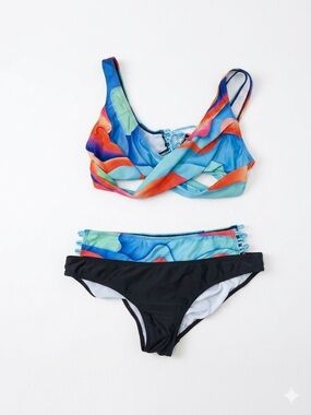 Von Maur” Santora Cross-Front Bikini
Top & Bottoms- SZ medium NWOT